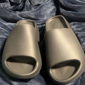 size 10 yeezy slides onyx NO BOX